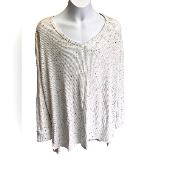 American Eagle Outfitters Tops - American Eagle oversized small longsleeve, ribbed shirt. Side split design.